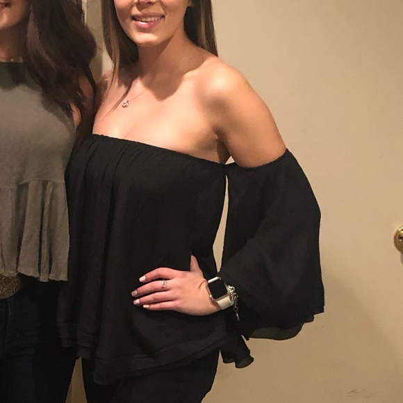 Shyanne Tops - Onetheland black off the shoulder top
